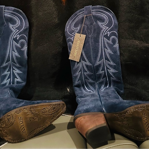 Shyanne NWT Navy and Tan Women size 10 Cowboy Boots - Picture 3 of 7